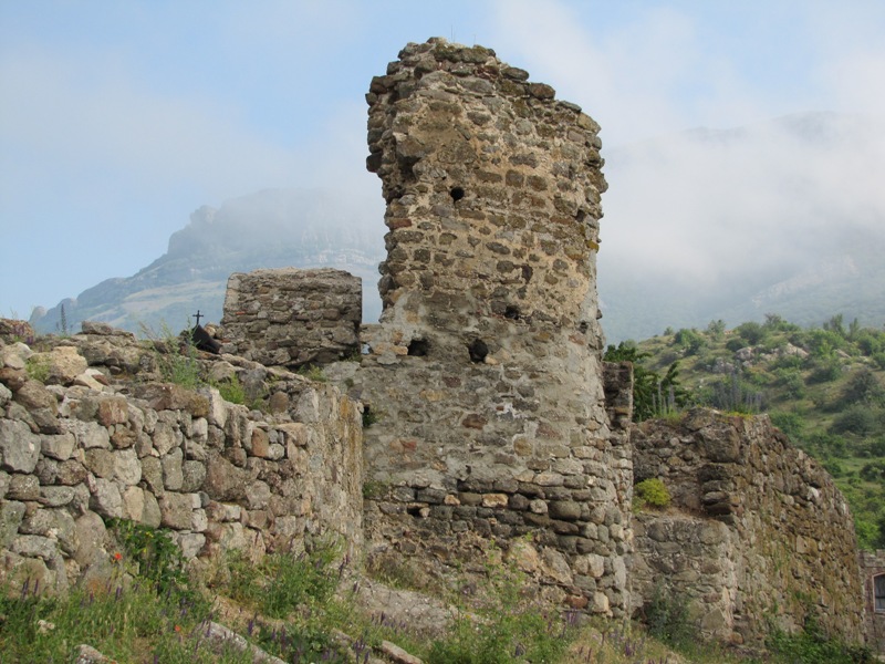 Орта-Куле (Средняя башня) Крепости Алустон