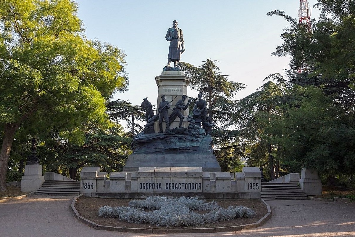 Севастополь, памятник Тотлебену
