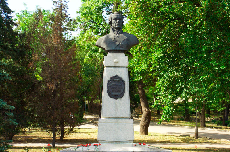 Севастополь, памятник Ушакову